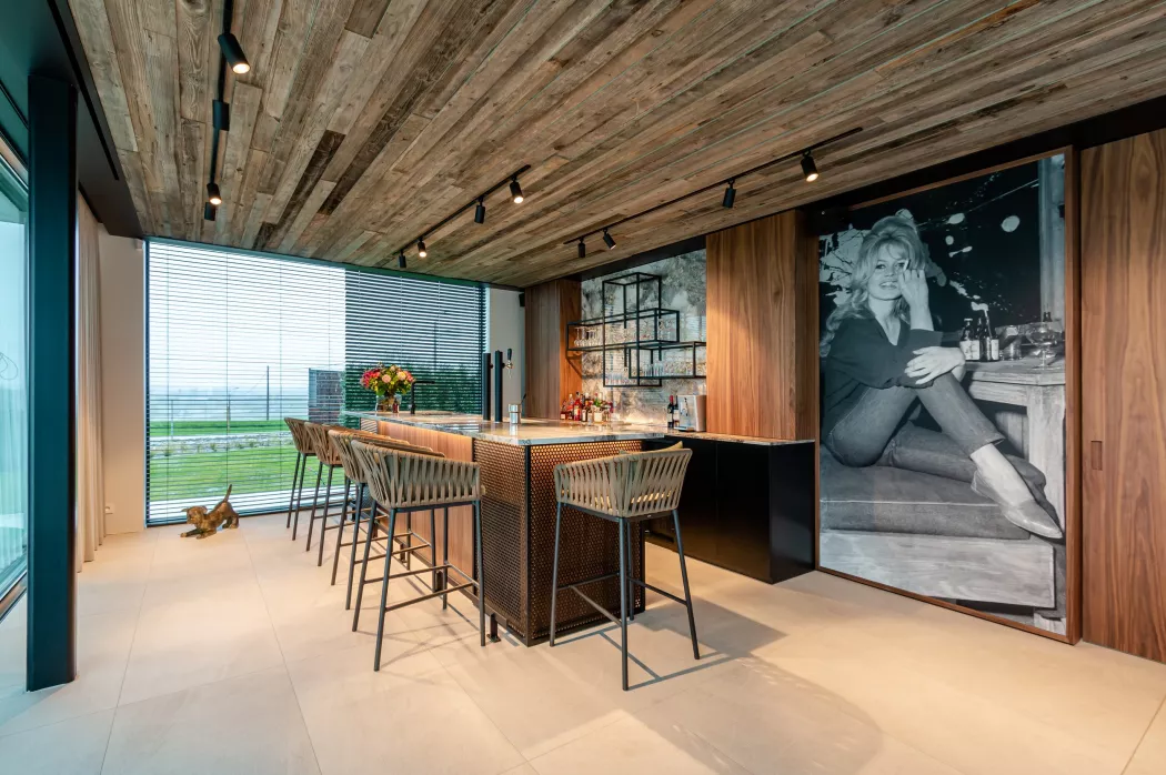 Private bar